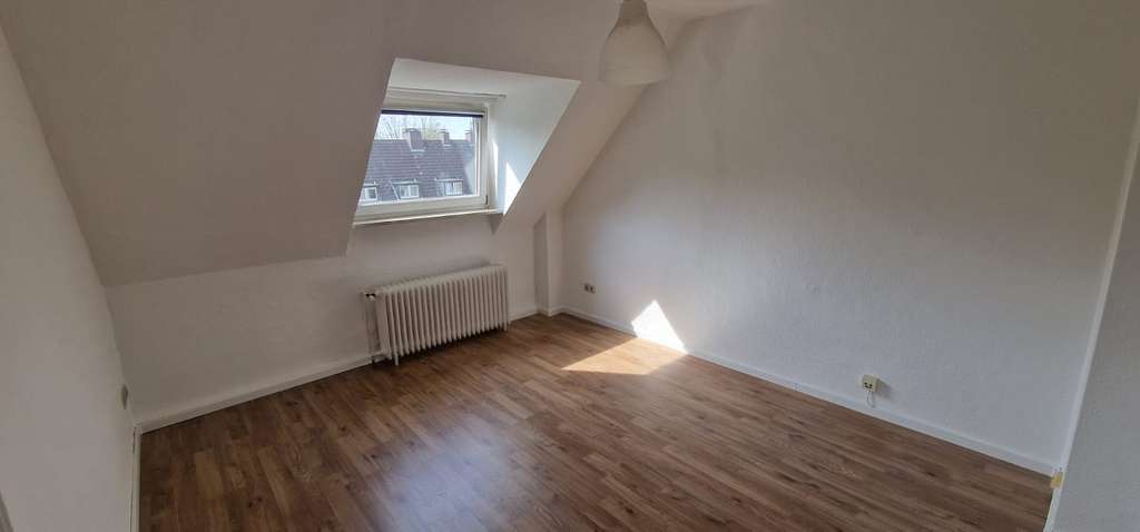 +++ Renovierte 2-Zimmer Dachgeschosswohnung +++ – Bild 1